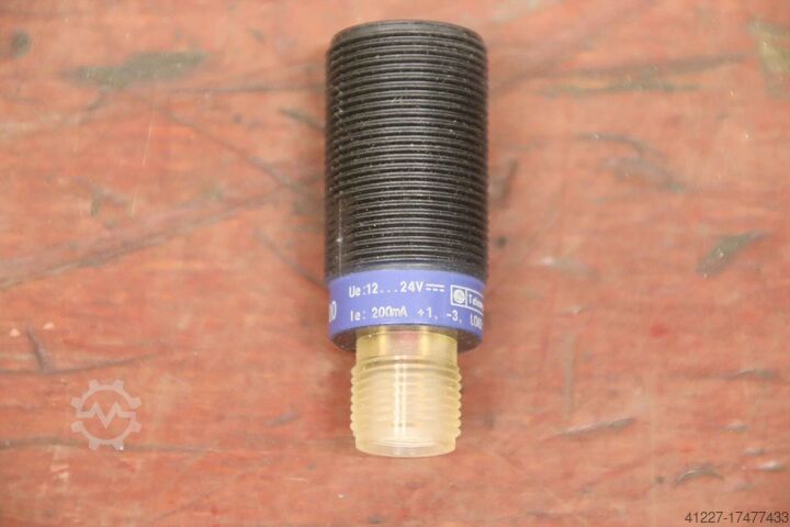 Bezdotykový spínač Telemecanique XS4P18PA340D