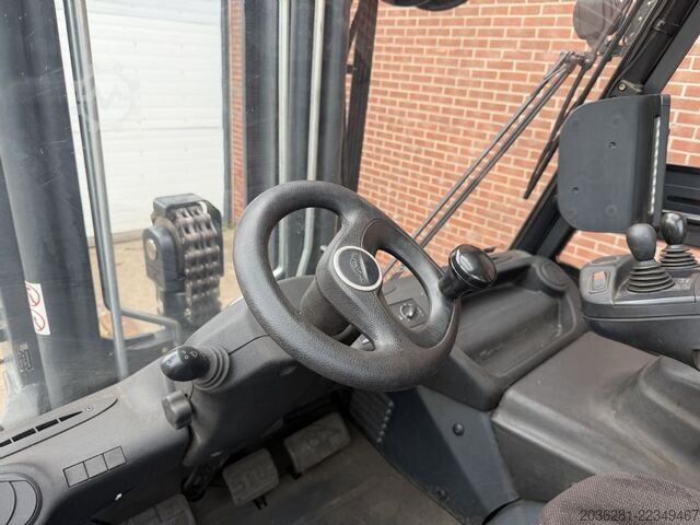 Elektrische vorkheftruck met 4 wielen Linde E60-01