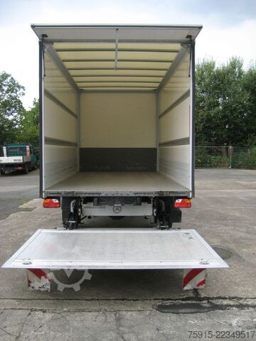 Vrachtwagen met bakwagen MERCEDES-BENZ 317 CDI Sprinter mit 4,40m-Koffer+LBW *TÜV 2028*