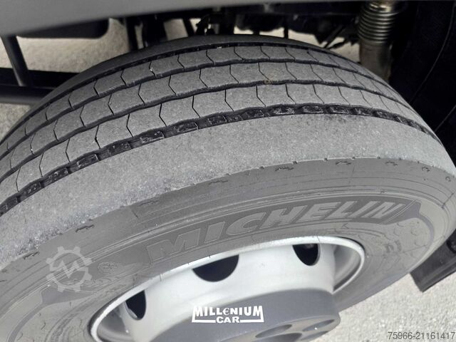 Camión plataforma con toldo IVECO EUROCARGO 160E25 2018 CENTINATO 7,20