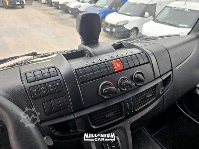 Camión plataforma con toldo IVECO EUROCARGO 160E25 2018 CENTINATO 7,20