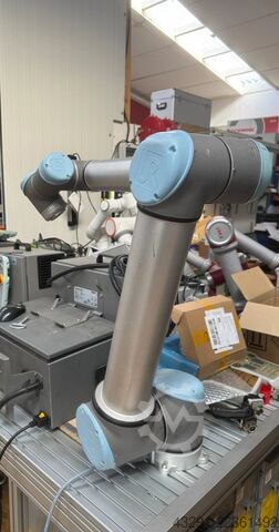 Průmyslový robot Cobot Universal Robots UR10 CB2