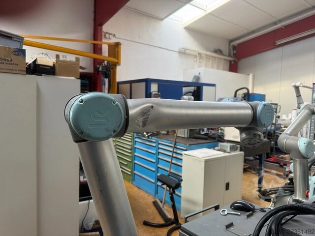 Průmyslový robot Cobot Universal Robots UR10 CB2