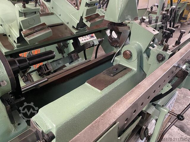 OMA \ 60 \ A Automatisk trædrejebænk med lader, maksimal emnelængde 600 mm. OMA OMA \ 60 \ A