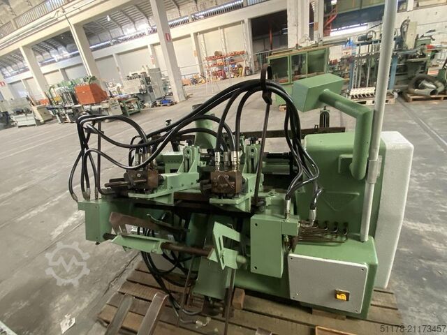 OMA \ 60 \ A Automatisk trædrejebænk med lader, maksimal emnelængde 600 mm. OMA OMA \ 60 \ A