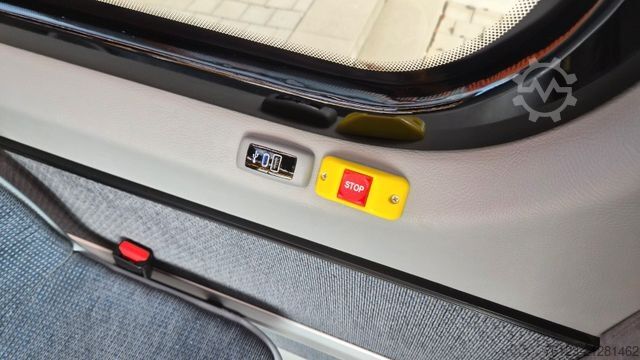 Minibus MERCEDES-BENZ Sprinter 517 Heckniederflur Vorlauffahrzeug