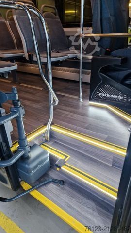 Minibus MERCEDES-BENZ Sprinter 517 Heckniederflur Vorlauffahrzeug