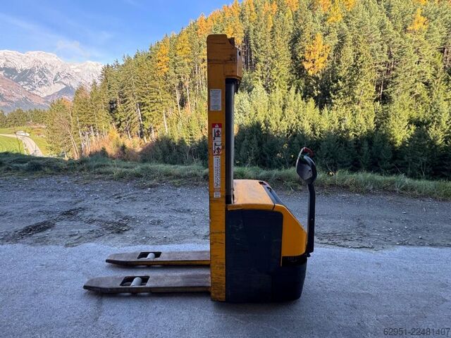 High Lift stacker Jungheinrich EJC 214