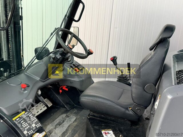 Rough terrain forklift Manitou MC 25-4