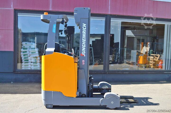 Wózek reach truck Jungheinrich ETV 320
