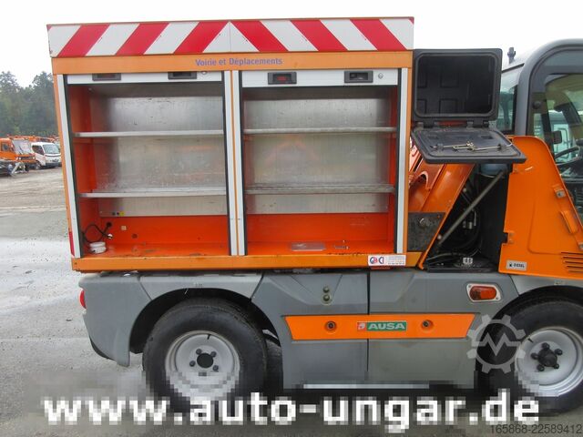 Véhicule municipal à usage spécial Ausa M200H 4x2x4 Baujahr 2015 Tyrolit Bohrer