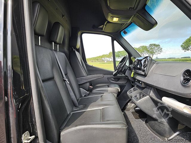 Kombi z wysokim dachem MERCEDES-BENZ SPRINTER 319 L3H2 Maxi LED Mbux10