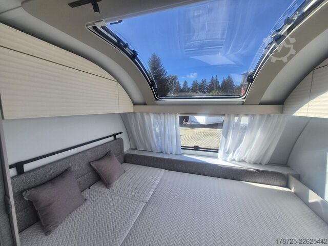 Lakókocsi ADRIA Adora 673 PK Backofen