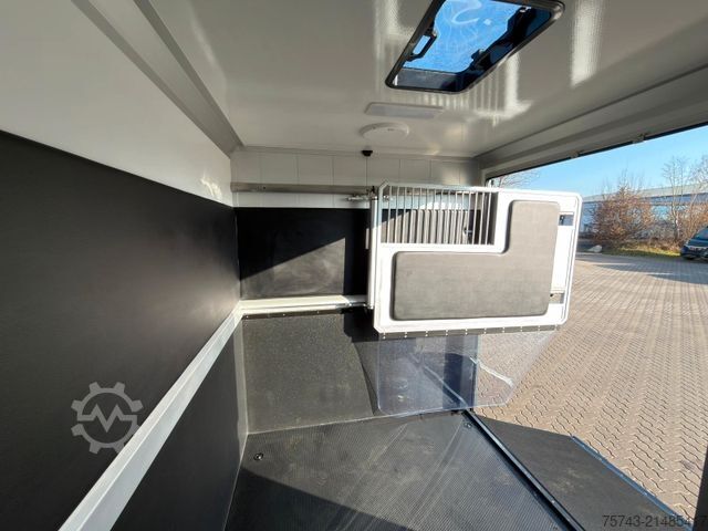 Állatszállító jármű RENAULT Master STX 5 Sitzer Haras ex. Lang Automatik