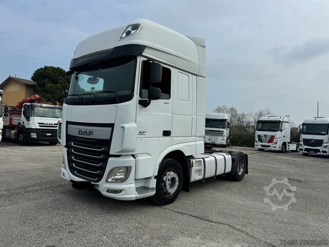 4x2 dragbil DAF XF 460