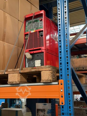 Hegesztőrobotcella Reis Robotics SRV6-C