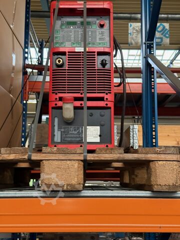 Hegesztőrobotcella Reis Robotics SRV6-C