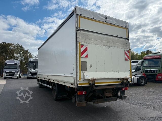 Transportador con plataforma y toldo DAF LF 220 FA KLIMA BLATT/LUFT 7,3m KAMERA