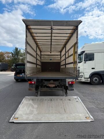 Transportador con plataforma y toldo DAF LF 220 FA KLIMA BLATT/LUFT 7,3m KAMERA