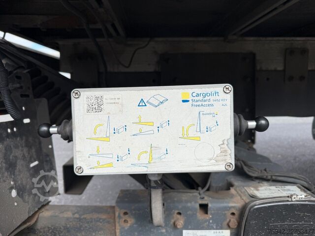 Transportador con plataforma y toldo DAF LF 220 FA KLIMA BLATT/LUFT 7,3m KAMERA