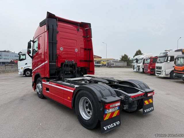 τυπικός οδικός ελκυστήρας VOLVO FH 500