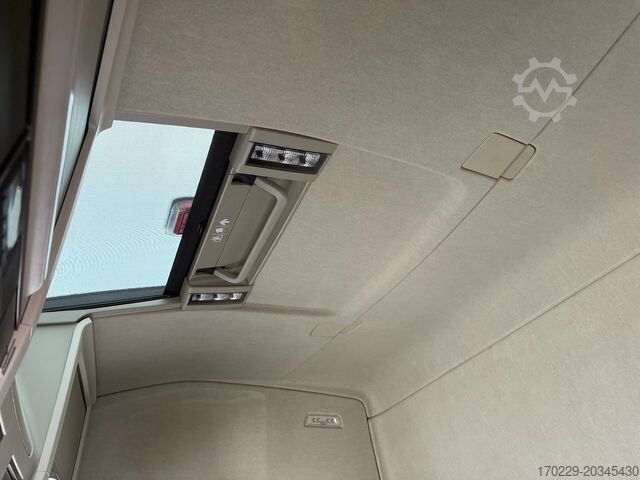 τυπικός οδικός ελκυστήρας VOLVO FH 500