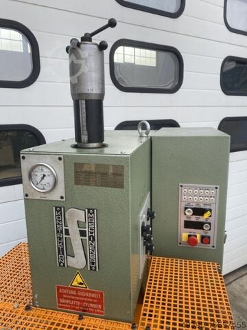 Enkelkoloms hydraulische pers met draaitafel, rondtaktautomaat, rondtaktpers, C-frame hydraulische p SCHÖN FES / C 7