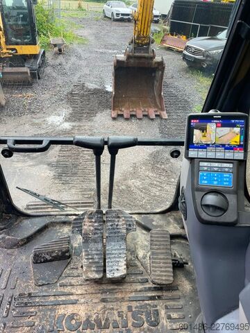Larvegraver KOMATSU PC 240 NLC