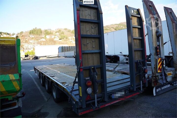 Låglastare NC 3 axle machine trailer that is little used