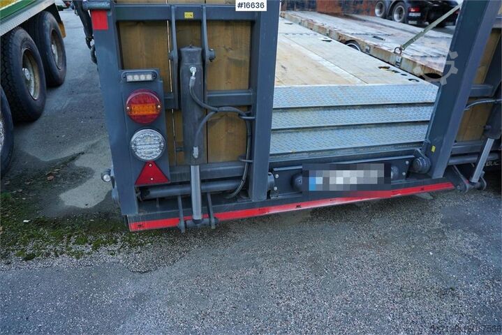 Låglastare NC 3 axle machine trailer that is little used