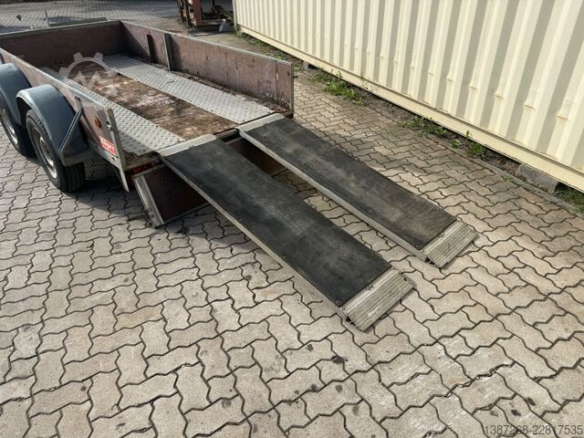 Przyczepa samochodowa  Köper Anhänger mit Verladerampen / TÜV 01/28