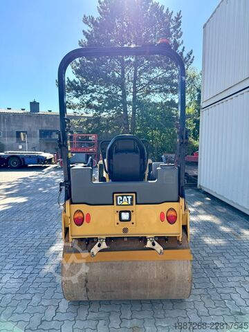 Walec jednobębnowy CATERPILLAR CB34B / 2018 BJ / 1.244 Stunden / 4.3 Tonnen