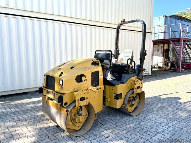 Walec jednobębnowy CATERPILLAR CB2.7 / 2018 BJ / 845 H / 2.5 Tonnen