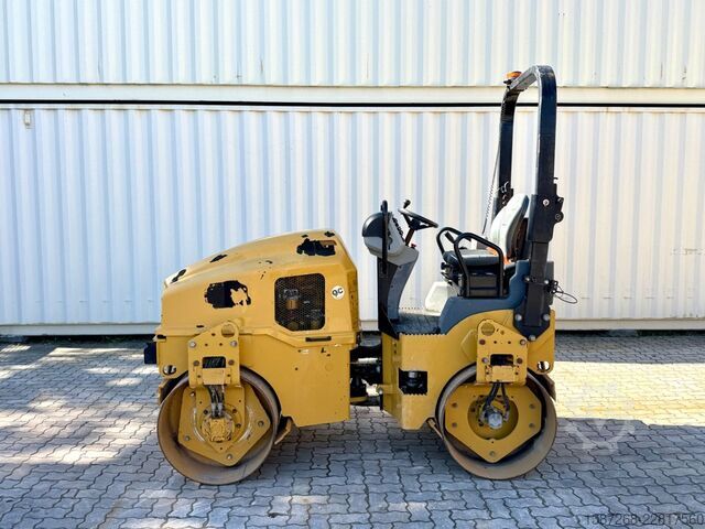 Walec jednobębnowy CATERPILLAR CB2.7 / 2018 BJ / 845 H / 2.5 Tonnen