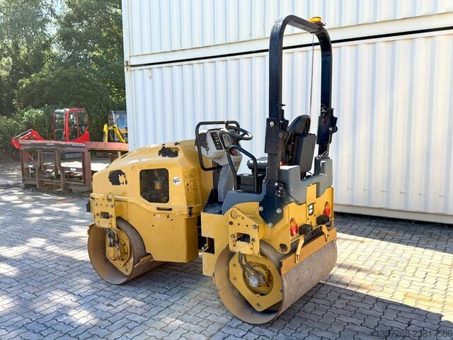 Walec jednobębnowy CATERPILLAR CB2.7 / 2018 BJ / 845 H / 2.5 Tonnen