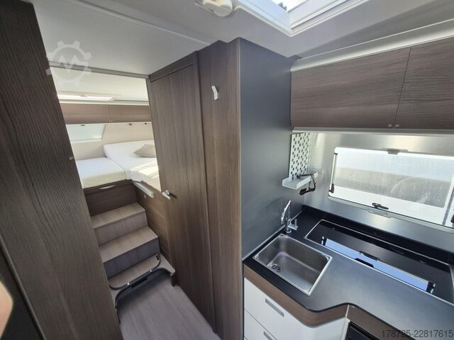 Camper semintegrato ADRIA Coral Supreme 670 DL Vollausstattung