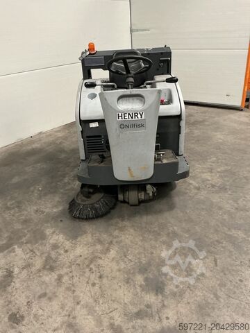 Σάρωθρο πεζών Nilfisk SW 4000 Aufstitzkehrmaschine