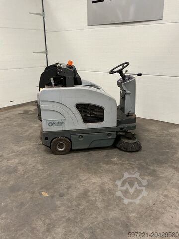 Gå-bag fejemaskine Nilfisk SW 4000 Aufstitzkehrmaschine