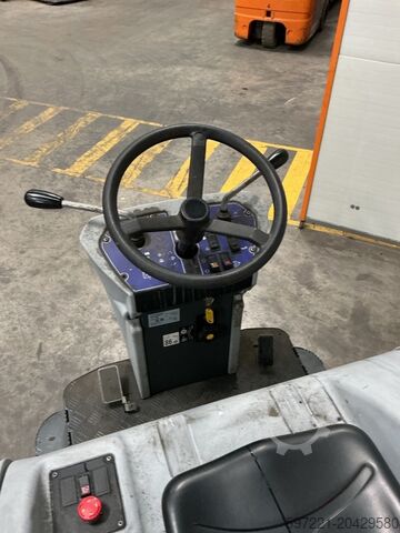 Gå-bag fejemaskine Nilfisk SW 4000 Aufstitzkehrmaschine