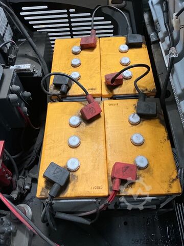 Σάρωθρο πεζών Nilfisk SW 4000 Aufstitzkehrmaschine