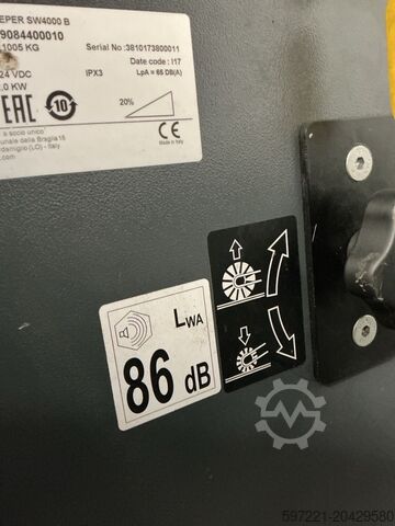 Σάρωθρο πεζών Nilfisk SW 4000 Aufstitzkehrmaschine