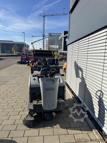 Varredora tripulada Nilfisk SW 4000 Aufsitzkehrmaschine
