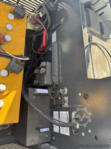 Varredora tripulada Nilfisk SW 4000 Aufsitzkehrmaschine
