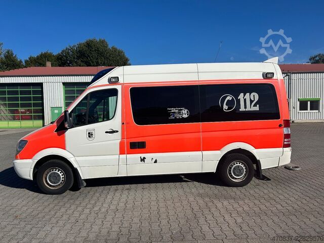 Camion de pompiers MERCEDES-BENZ Sprinter 316 / Trage Liege Rampe