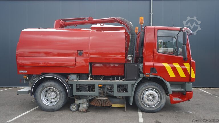 Veegmachine DAF 65.180 ATI STREET SWEPER RH DRIVE MANUAL GARBOX...