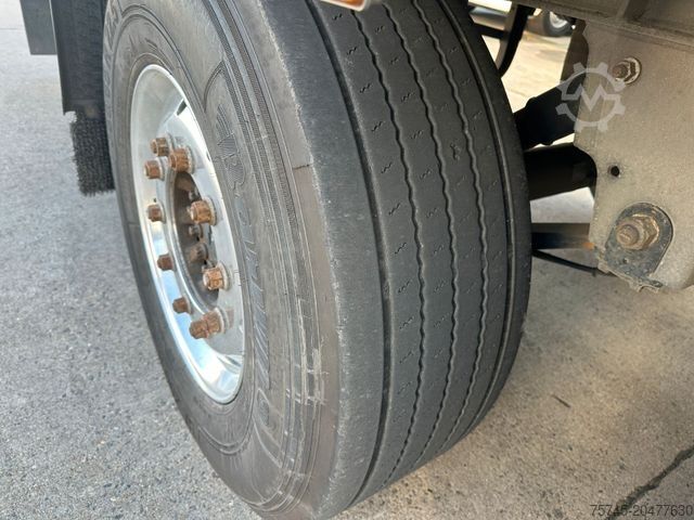 Kylsläpvagn SCHMITZ CARGOBULL SKO 24L * DOPPELSTOCK * LIFT * NUR 4.740H * ALU*