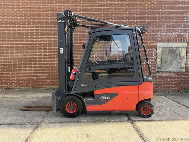 Elektrische vorkheftruck met 4 wielen Linde E25L-01