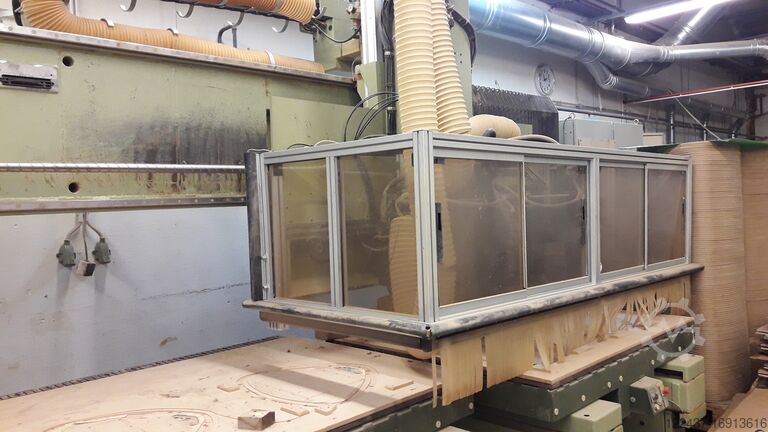 Moldadora SCM ROUTRONIC