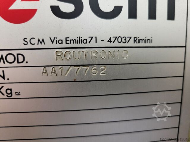 Moldadora SCM ROUTRONIC
