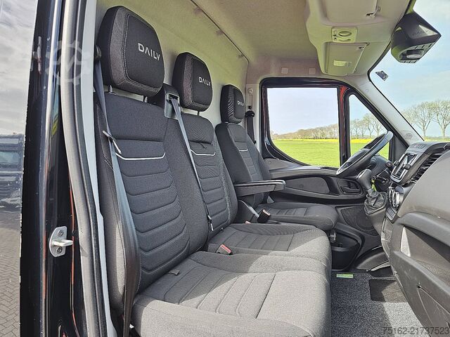 Yüksek tavanlı istasyon vagonu IVECO DAILY 35S18 ac automaat EURO6